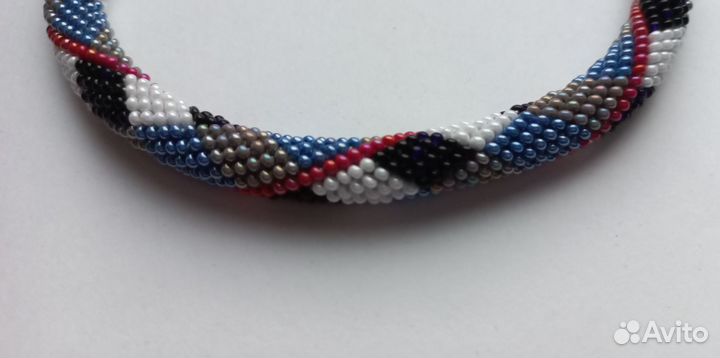 Чокер из бисера в клетку