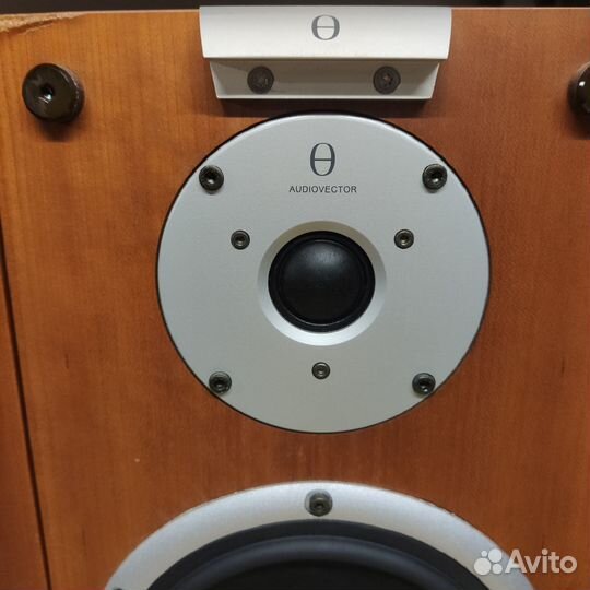 Audiovector Mi1 колонки полочные