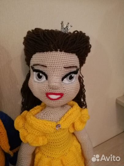 Вязаная кукла ручной работы