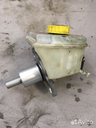 Главный тормозной цилиндр Volkswagen Phaeton(1976)