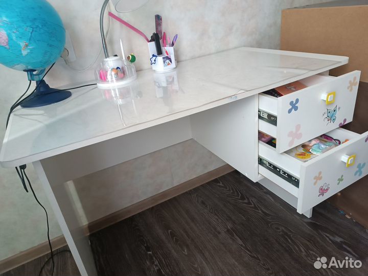 Детский письменный стол