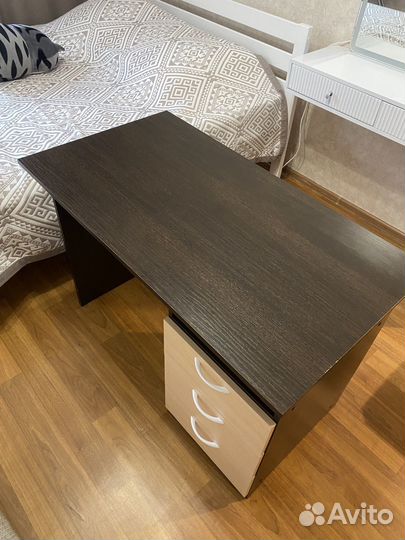 Письменный стол