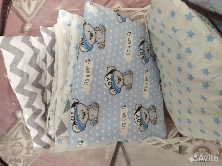 Детская кроватка с маятником