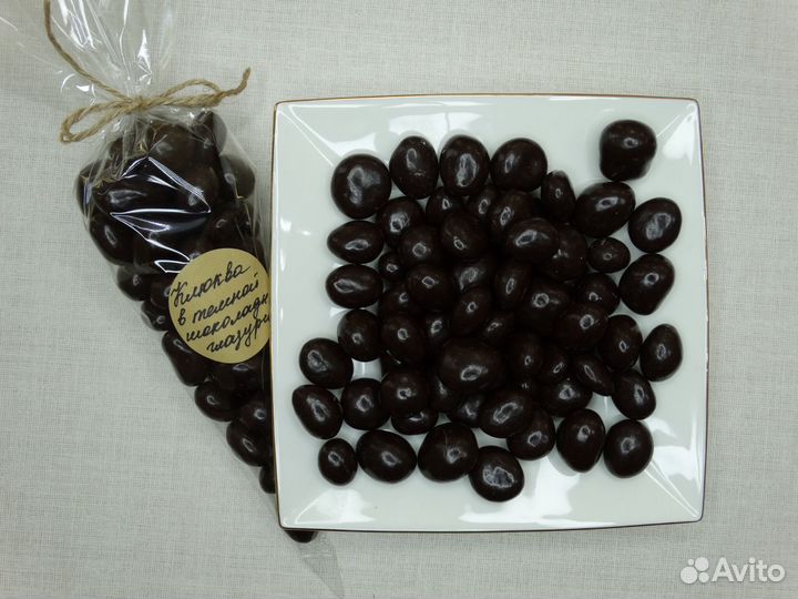 Клюква в темной шоколадной глазури