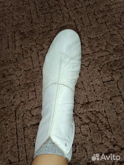 Кожаные белые чешки-сапожки