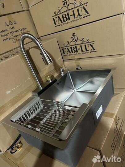 Кухонная мойка с комплектацией