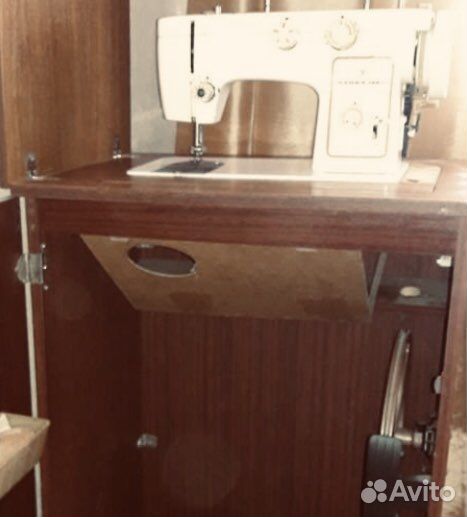 Швейная машина Чайка 142 М