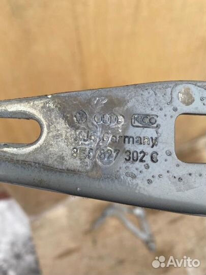 Петля крышки багажника левая/правая Audi A4 B6