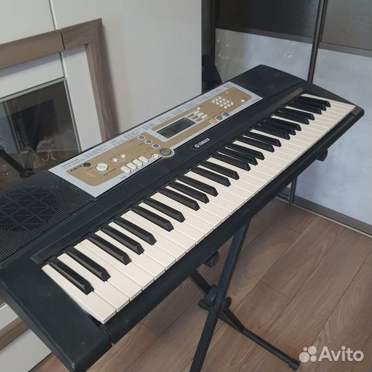 Синтезатор Yamaha psr r200