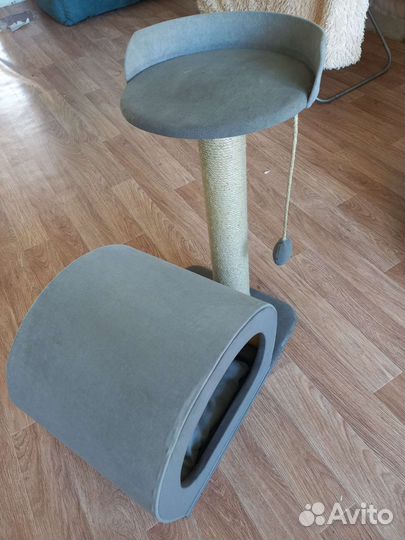 Когтеточка с домиком для кошки