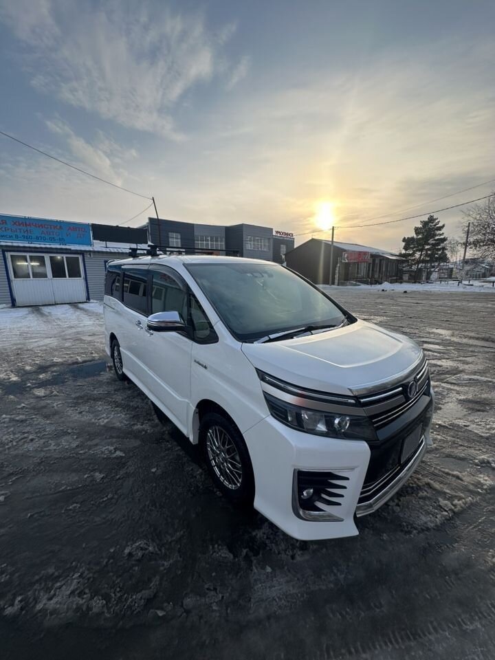 Toyota Voxy: фото из отзыва