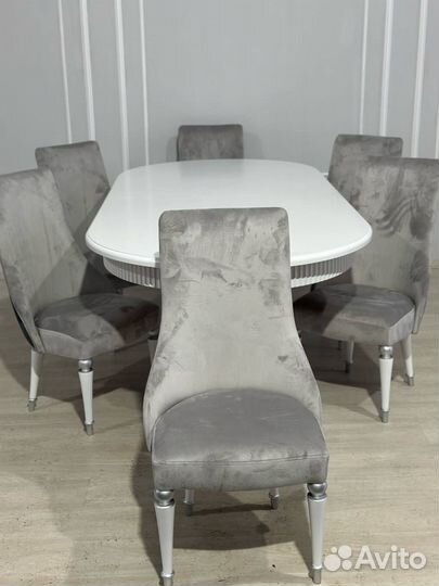Стол и стулья