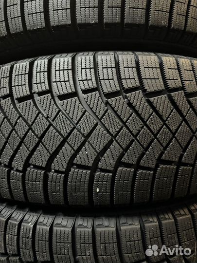 Pirelli Ice Zero FR 235/55 R19 105H