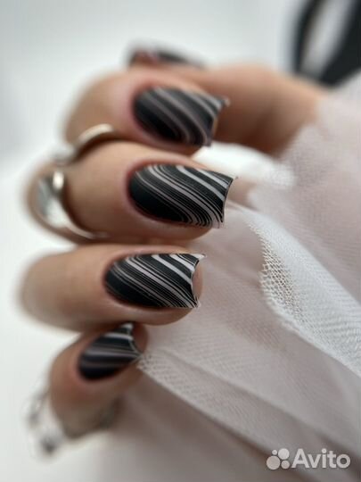 Модель на коррекцию ногтей