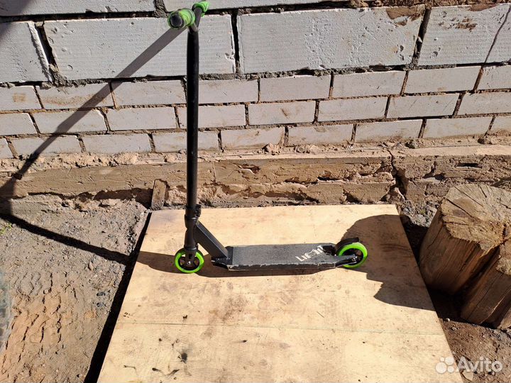 Трюковой самокат limit lmt 60