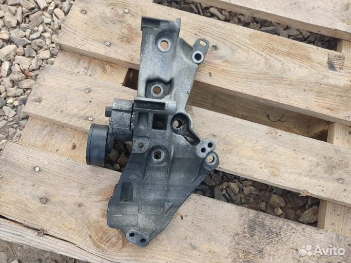 Кронштейн генератора 1.5 DCI К9К Рено Меган 3