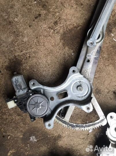 Стеклоподъемник Mitsubishi L200