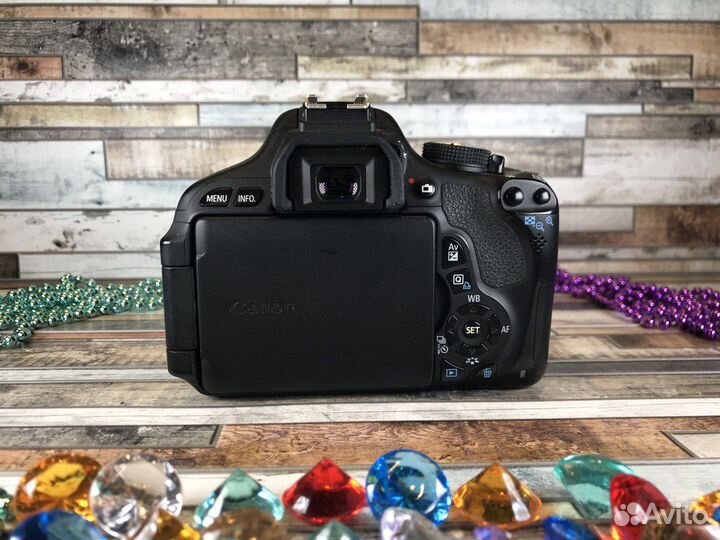 Canon EOS 600D kit 70-300mm 4-5.6 IS USM (A183)