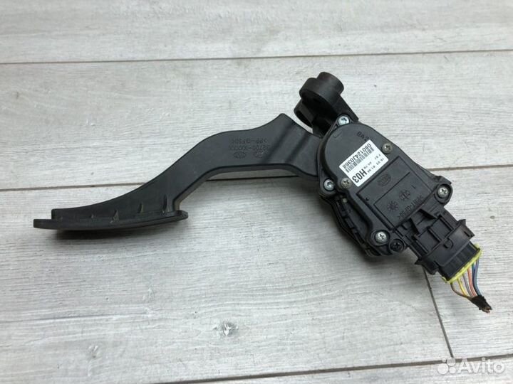 Педаль газа Hyundai I30 универсал D4FB 2008