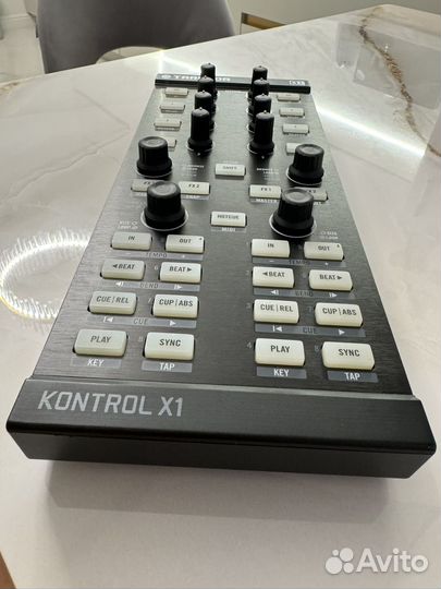 Dj контроллер traktor X1