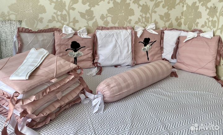 Бортики в кроватку ручная работа