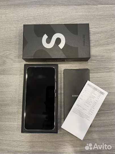 Samsung Galaxy S22, 8/256 ГБ