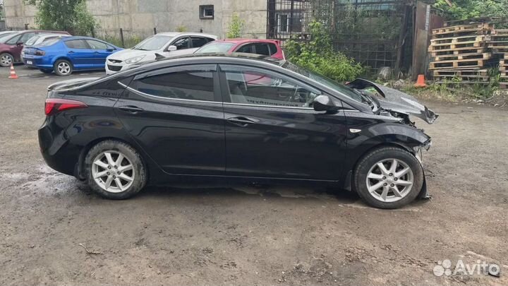 Фонарь задний внутренний правый Hyundai Elantra (MD) 92404-3X220