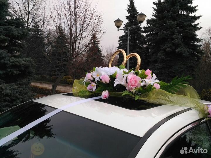 Свадебное украшение на машину