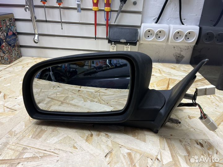 Левое зеркало priora