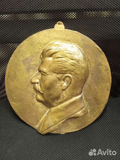 Барельеф Сталин