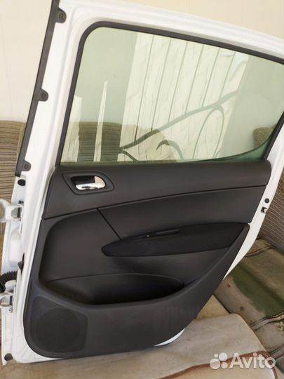 Дверь задняя правая на peugeot 308