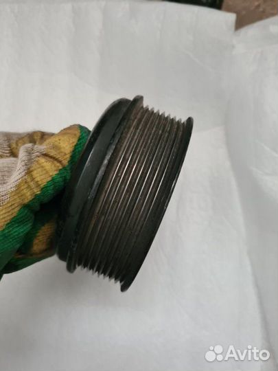 Шкив помпы Land Rover Discovery 3 2.7 TDI 2008