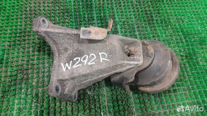 Опора (подушка) двигателя правая Suzuki Grand Vit