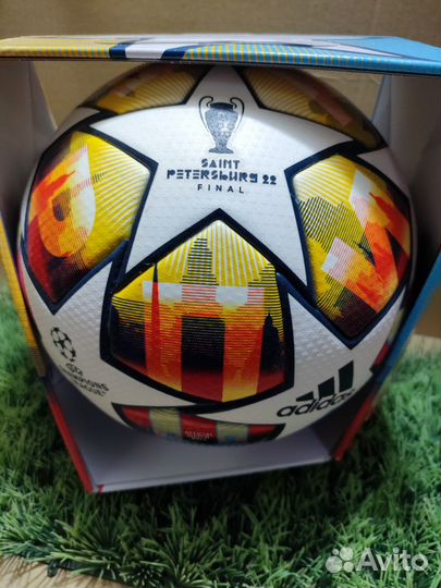 Футбольный мяч adidas финал санкт петербург 2022лч