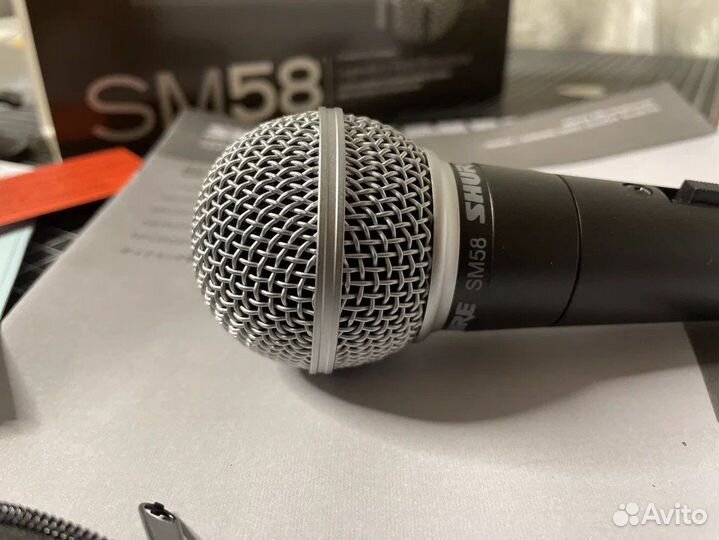 Микрофон вокальный проводной Shure SM58