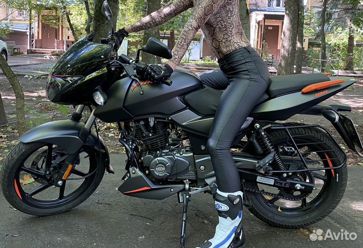 Мотоцикл Bajaj pulsar 180 (2021)