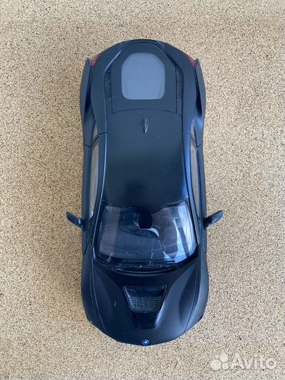 Машинка на пульте управления BMW i8