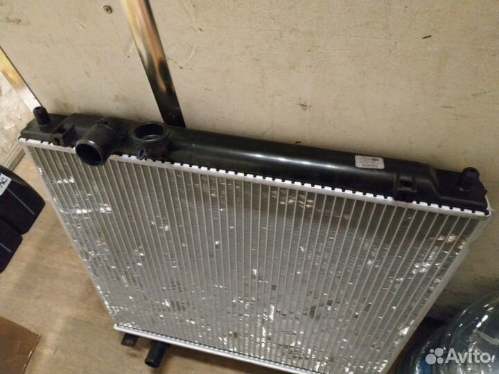 Радиатор охлаждения двигателя Hyundai Terracan