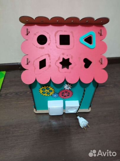 Бизиборд домик