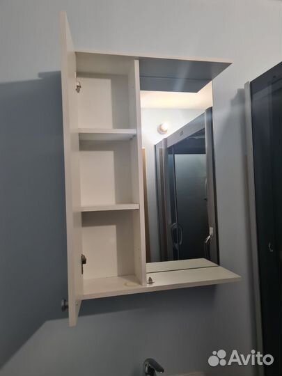 Полка для ванной с зеркалом