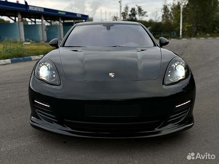 Porsche Panamera 4, 2010