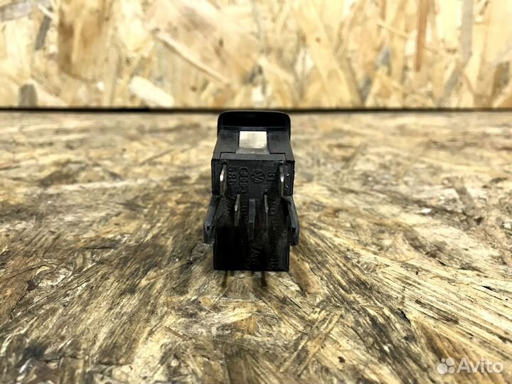 Кнопка обогрева заднего стекла Volkswagen Golf 2