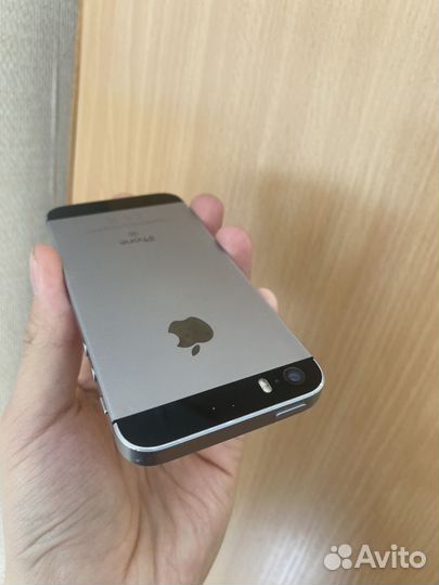 iPhone SE, 32 ГБ