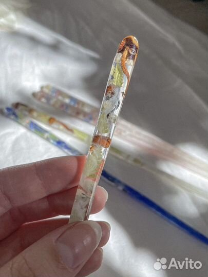 Палочка в волосы с цветами