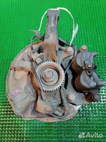 Ступица передняя правая Mazda Bongo Friendee SG5W