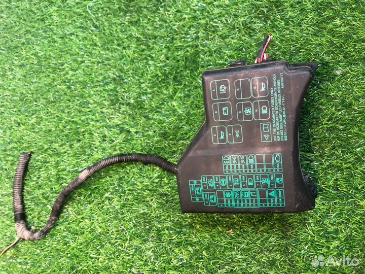 Блок предохранителей Mitsubishi Carisma седан 1.8