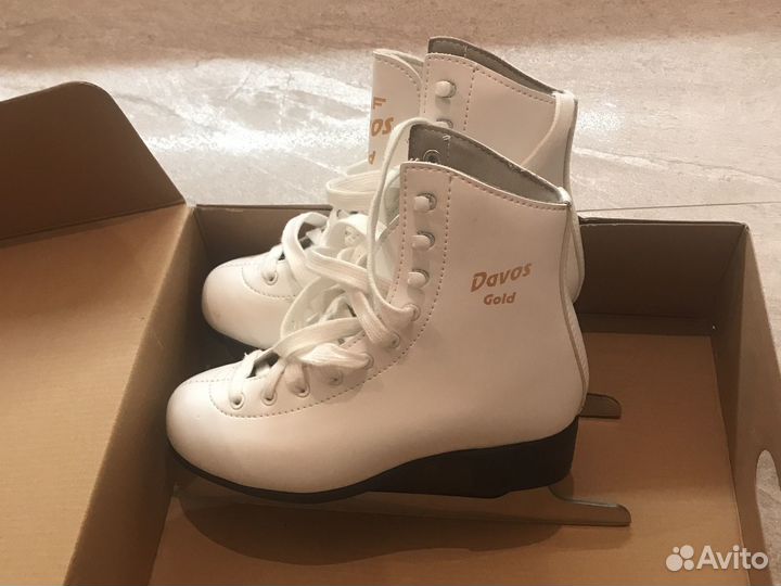 Фигурные коньки Graf размер 35, состояние новых