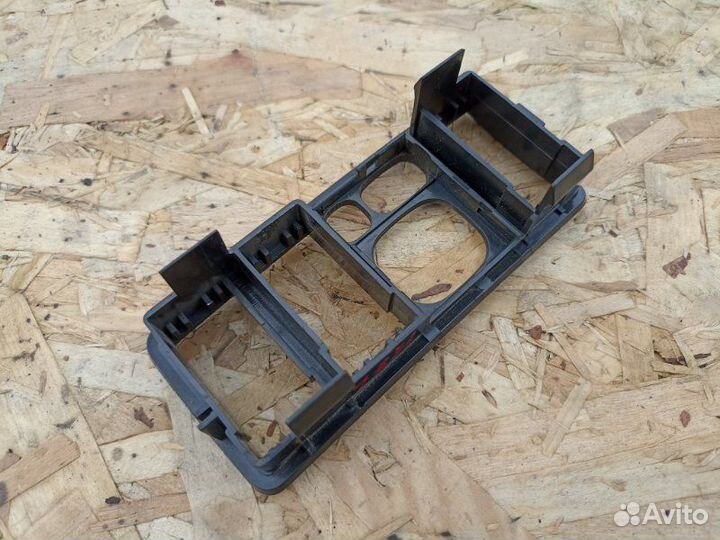 Накладка торпеды левая Toyota Avensis ZZT251