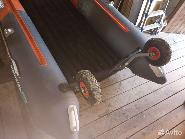 Лодка Гладиатор Е 330 спб