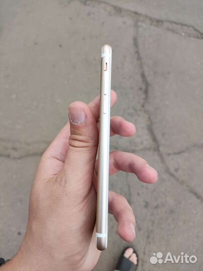 Телефон iPhone 7
